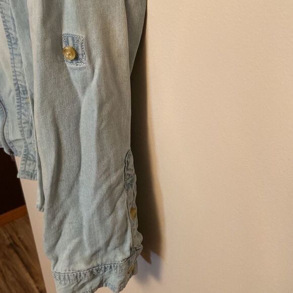 🔥3-$10🔥 REITMANS JEAN SHIRT WITH ZIPPER ACCENTS - Picture 4 of 9